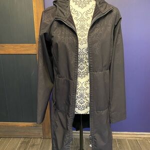 VERY RARE Lululemon Black Apres Yoga Rain Jacket with Dancers in the Snow Design